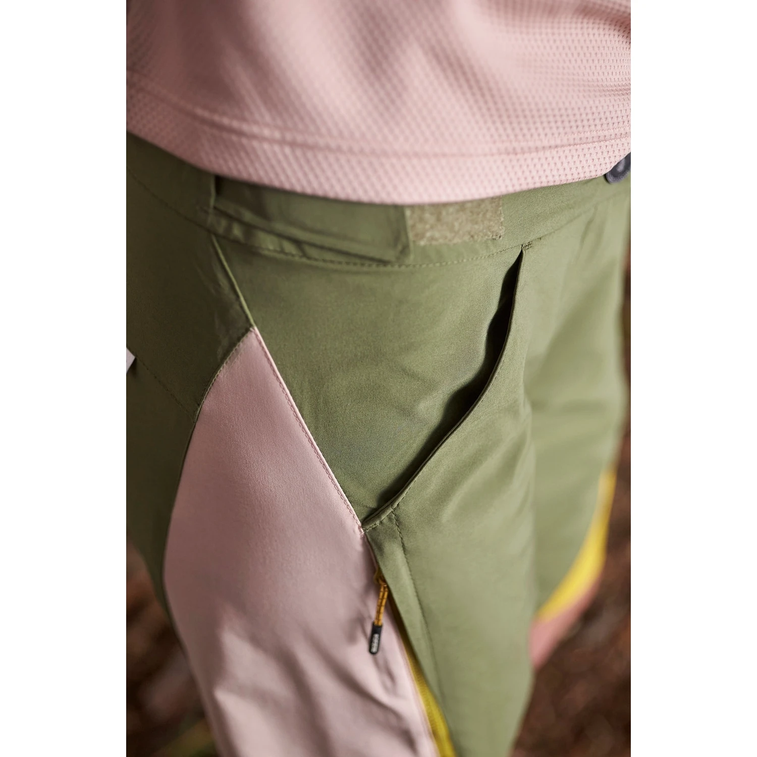 Maloja AhornM. Damen Shorts - Bloom Multi 8475 5 Maloja AhornM. Damen Shorts - Bloom Multi 8475 – Bild 5