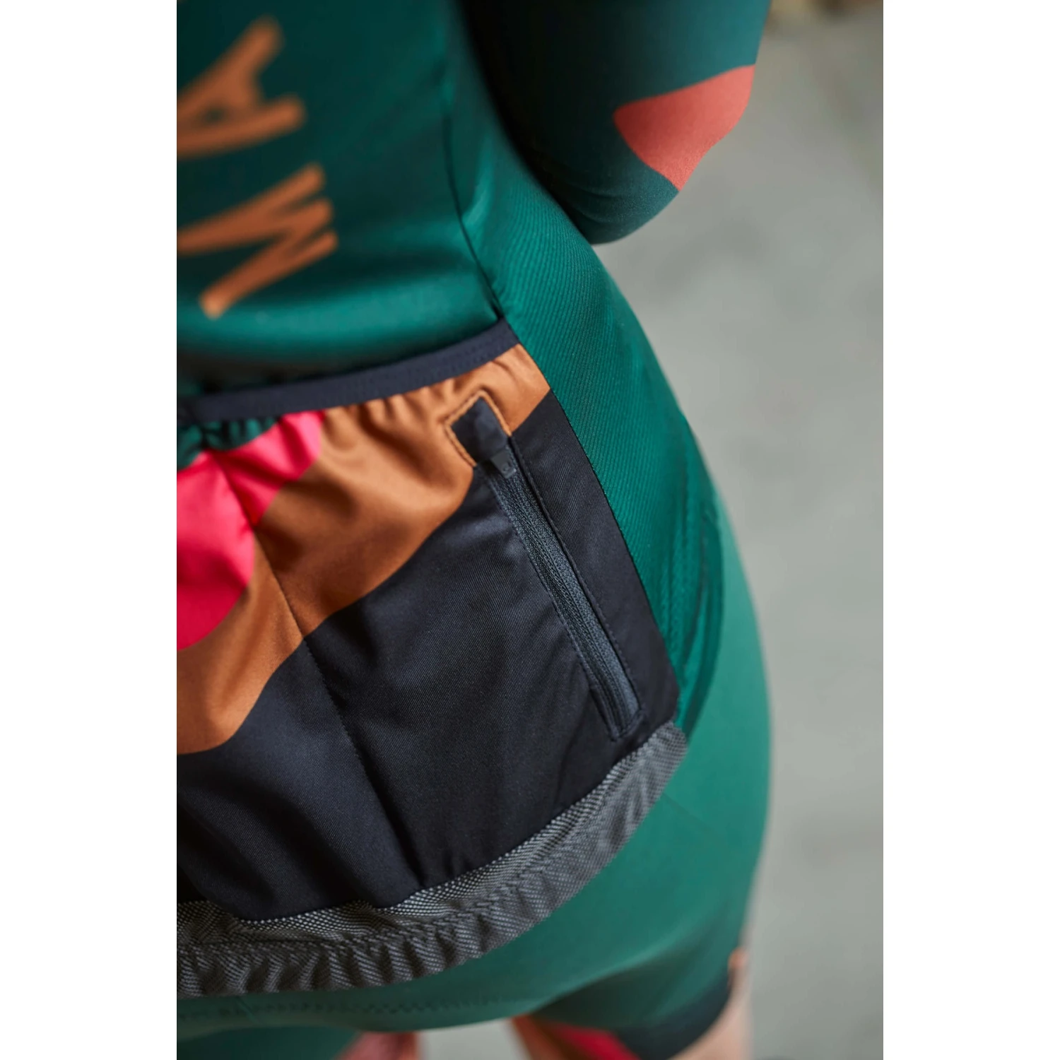 Maloja AmiataM. 1/2 Roadbike Damentrikot - Midnight Rainbow 8746 8 Maloja AmiataM. 1/2 Roadbike Damentrikot - Midnight Rainbow 8746 – Bild 8