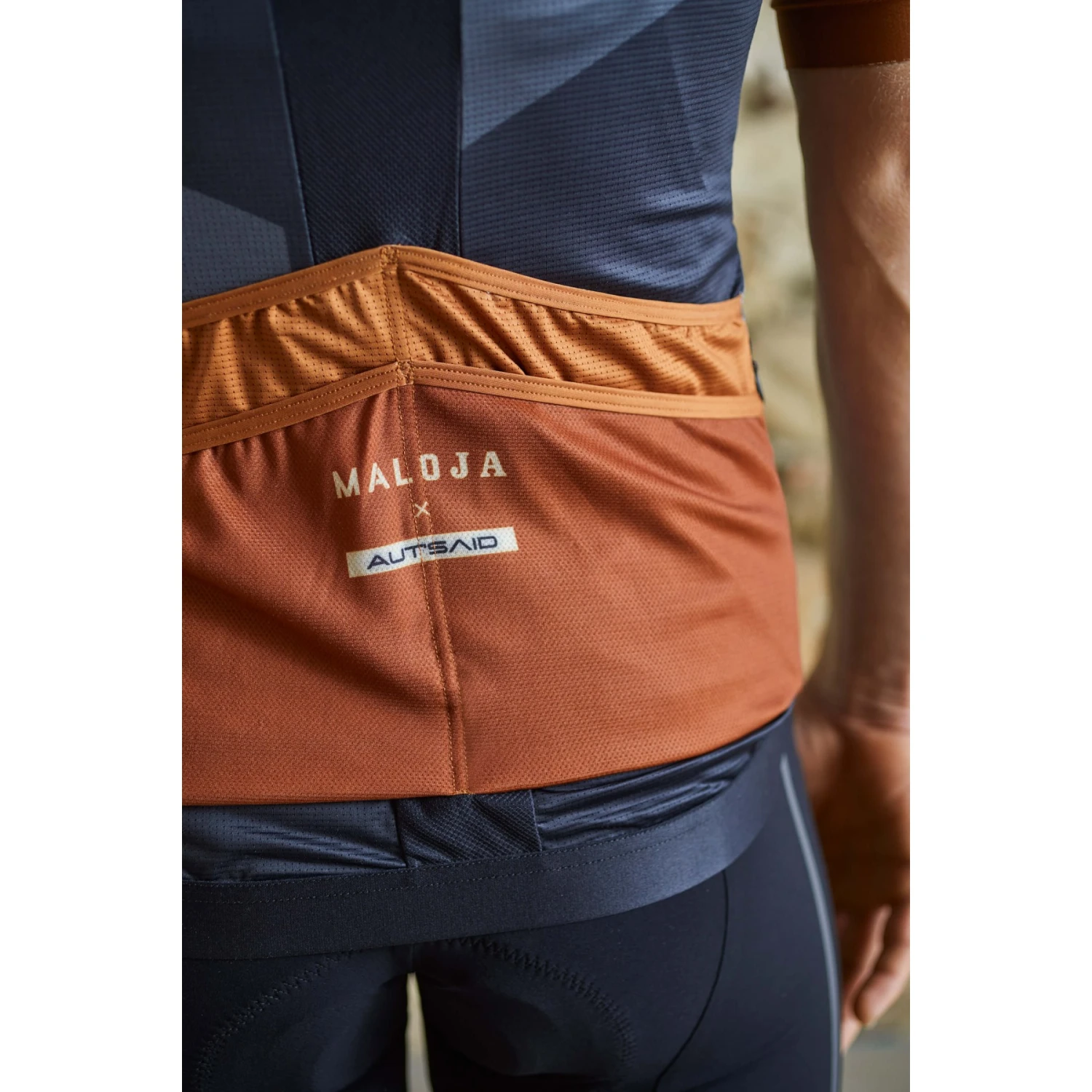 Maloja PaulM. 1/2 Gravel Race Trikot - Moonless 0817 6 Maloja PaulM. 1/2 Gravel Race Trikot - Moonless 0817 – Bild 6